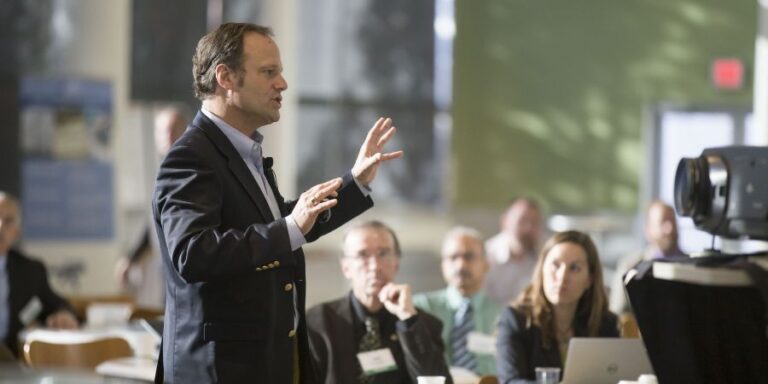 The Power of Public Speaking: How Great Speakers Inspire, Influence, and Create Impact